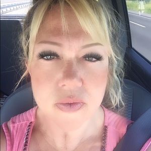 Meet your Posher, Angie